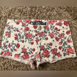 Women’s/Junior’s White Denim Rose Print Shortie Shorts; Size ~ 2 - 5 (see desc.)